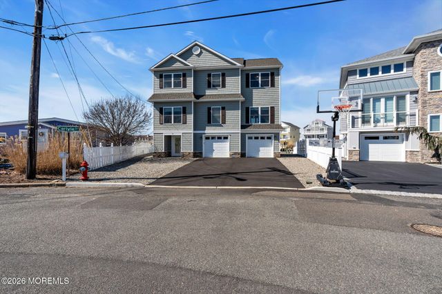 42 Carlyle Drive, Bayville, NJ 08721