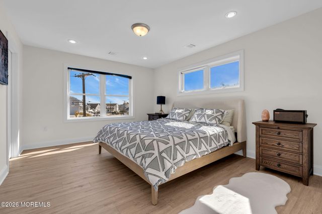 42 Carlyle Drive, Bayville, NJ 08721