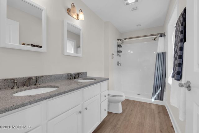 42 Carlyle Drive, Bayville, NJ 08721