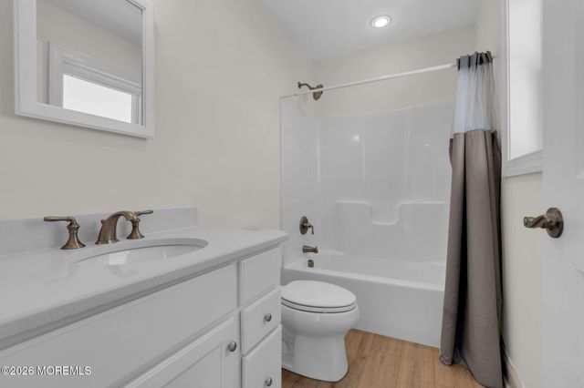 42 Carlyle Drive, Bayville, NJ 08721