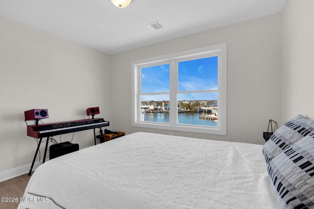 42 Carlyle Drive, Bayville, NJ 08721