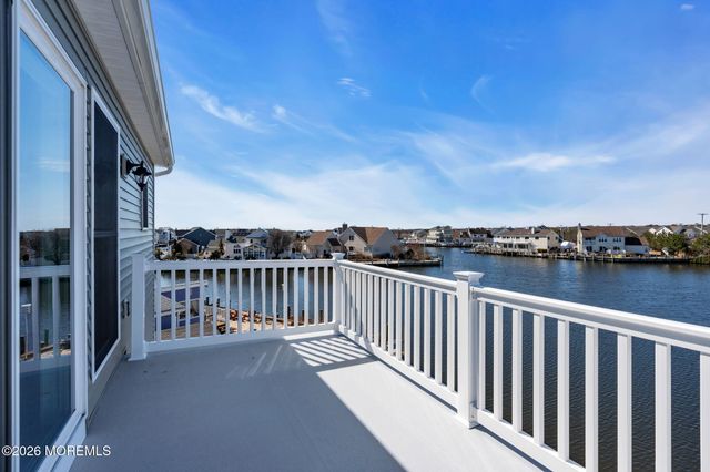 42 Carlyle Drive, Bayville, NJ 08721