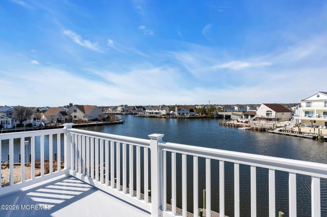 42 Carlyle Drive, Bayville, NJ 08721