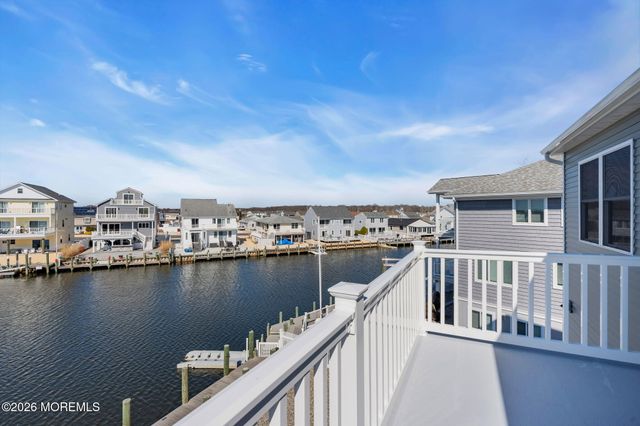 42 Carlyle Drive, Bayville, NJ 08721