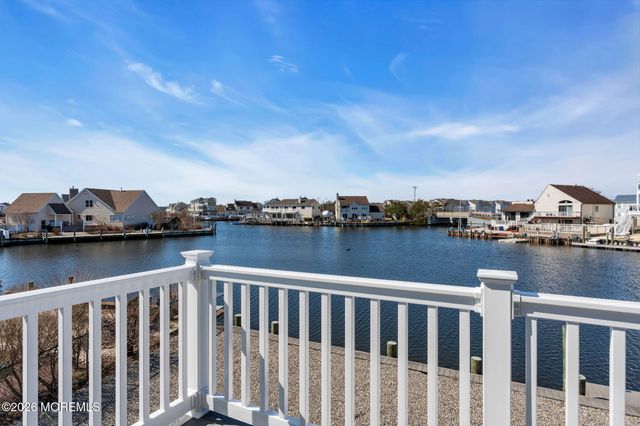 42 Carlyle Drive, Bayville, NJ 08721