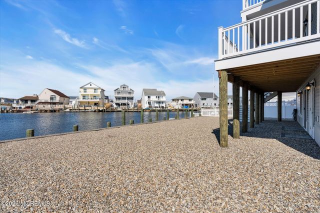 42 Carlyle Drive, Bayville, NJ 08721