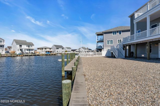 42 Carlyle Drive, Bayville, NJ 08721