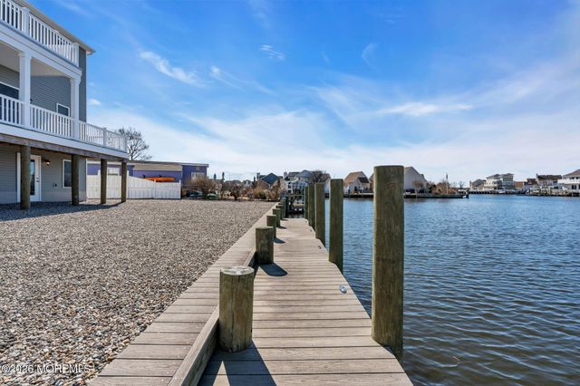 42 Carlyle Drive, Bayville, NJ 08721
