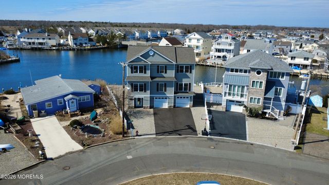 42 Carlyle Drive, Bayville, NJ 08721