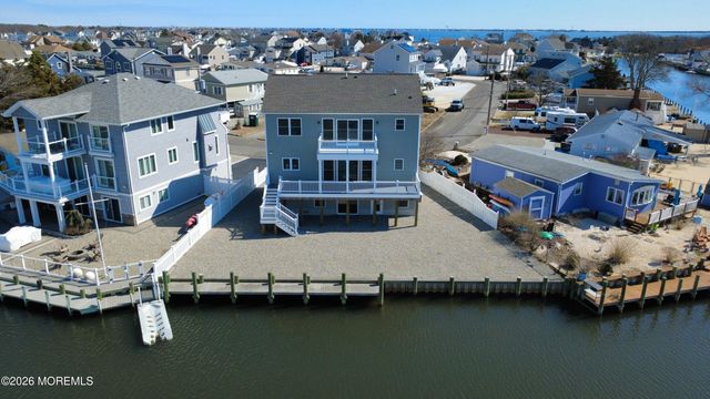 42 Carlyle Drive, Bayville, NJ 08721