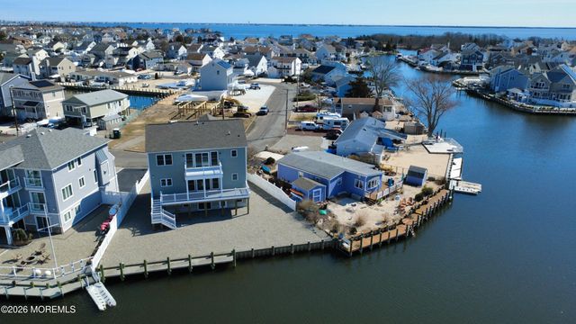 42 Carlyle Drive, Bayville, NJ 08721