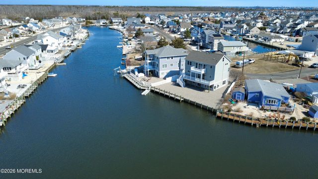 42 Carlyle Drive, Bayville, NJ 08721