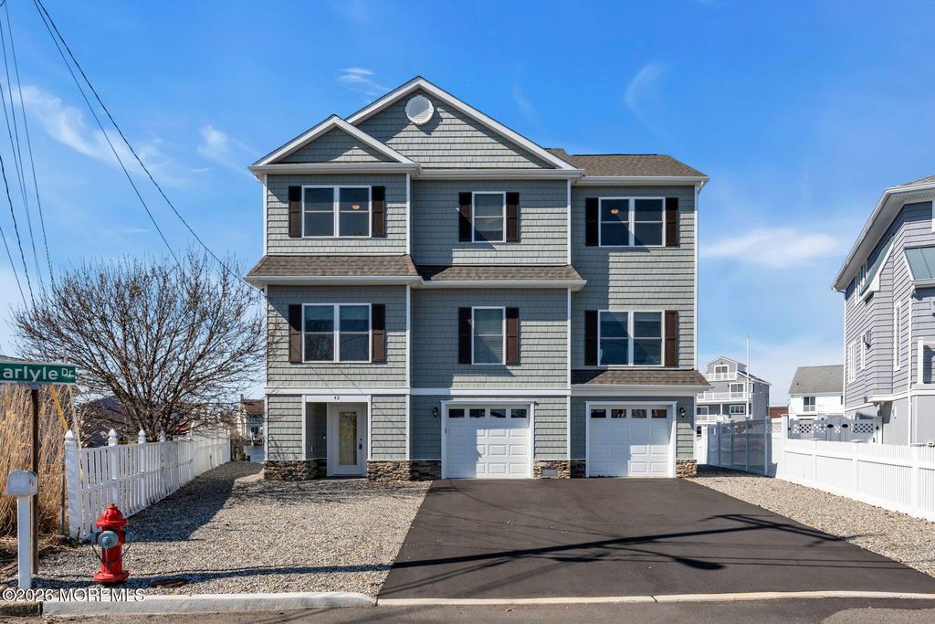 42 Carlyle Drive, Bayville, NJ 08721