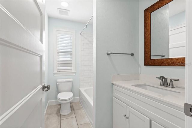 619 NW 3RD STREET, Gainesville, FL 32601