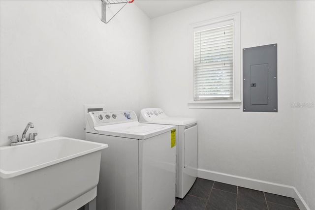 619 NW 3RD STREET, Gainesville, FL 32601
