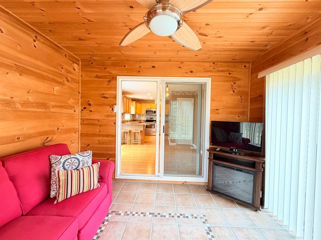 4 Prince Lane, Raymond, NH 03077