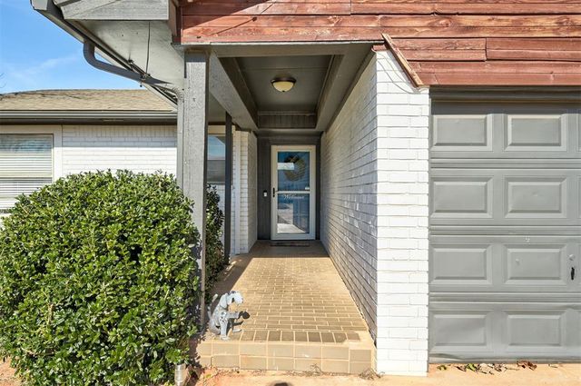 743 W Juniper Drive, Mustang, OK 73064