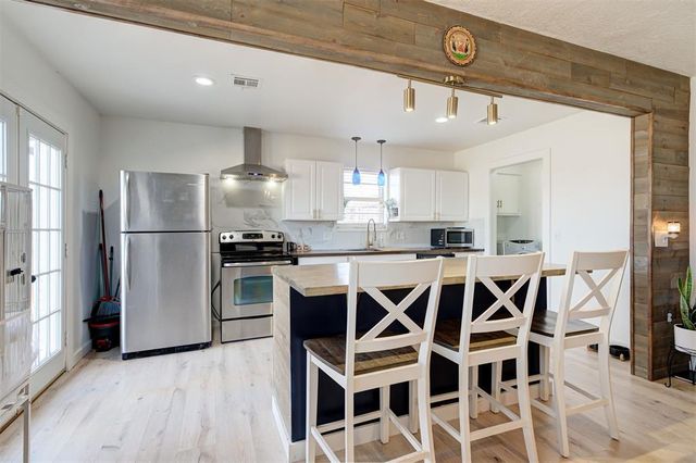 743 W Juniper Drive, Mustang, OK 73064