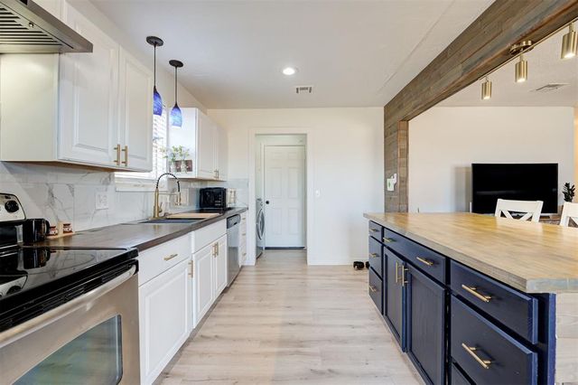 743 W Juniper Drive, Mustang, OK 73064