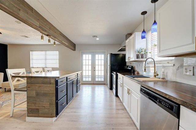 743 W Juniper Drive, Mustang, OK 73064