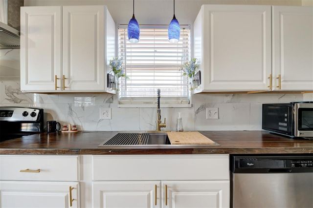 743 W Juniper Drive, Mustang, OK 73064