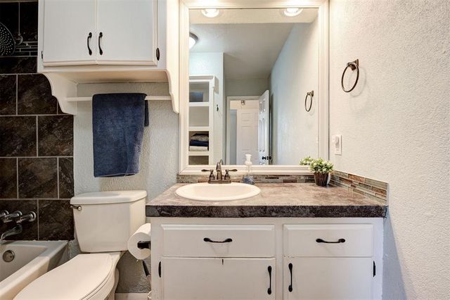 743 W Juniper Drive, Mustang, OK 73064