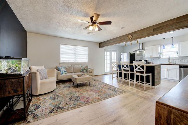 743 W Juniper Drive, Mustang, OK 73064