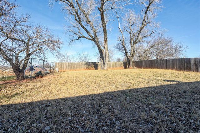 743 W Juniper Drive, Mustang, OK 73064