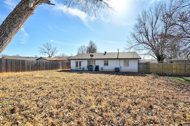 743 W Juniper Drive, Mustang, OK 73064