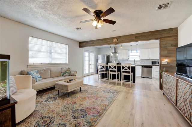 743 W Juniper Drive, Mustang, OK 73064