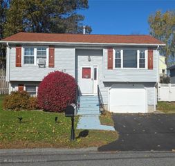 33 Valley Street, Cumberland, RI 02864