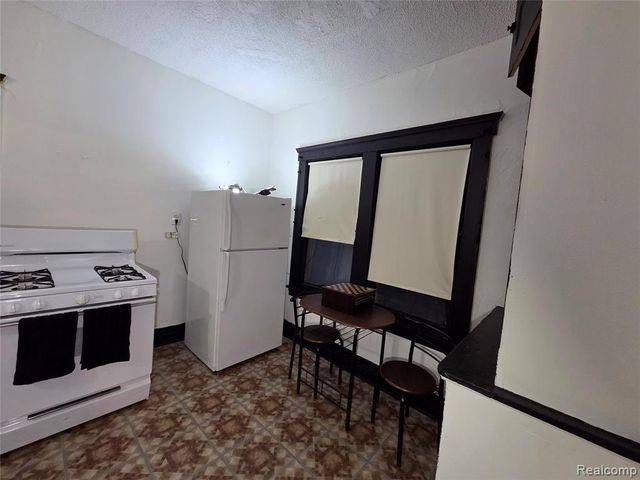 253 Grove Street, Highland Park, MI 48203