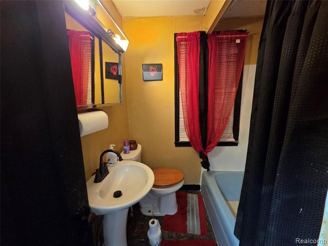 253 Grove Street, Highland Park, MI 48203