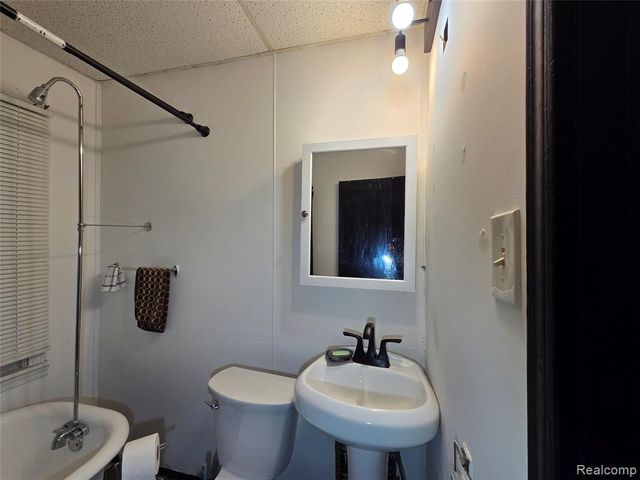 253 Grove Street, Highland Park, MI 48203