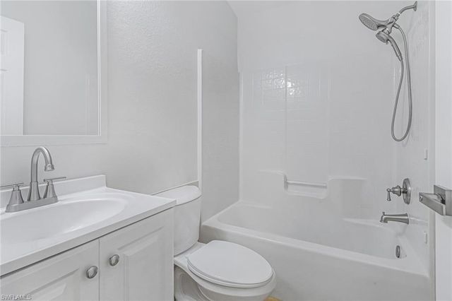 2921 2nd AVE SE, Naples, FL 34117
