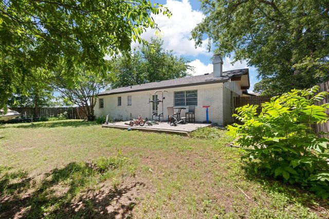 600 Meadowcrest Drive, Crowley, TX 76036