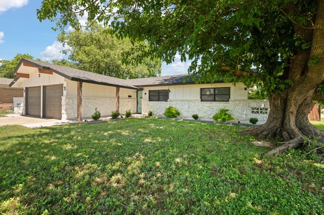 600 Meadowcrest Drive, Crowley, TX 76036