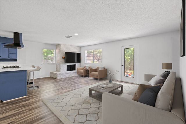 600 Meadowcrest Drive, Crowley, TX 76036