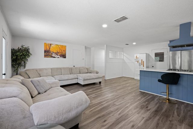 600 Meadowcrest Drive, Crowley, TX 76036