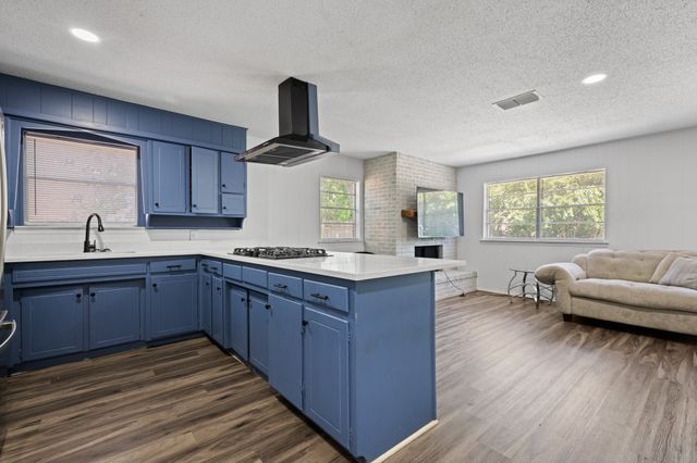 600 Meadowcrest Drive, Crowley, TX 76036