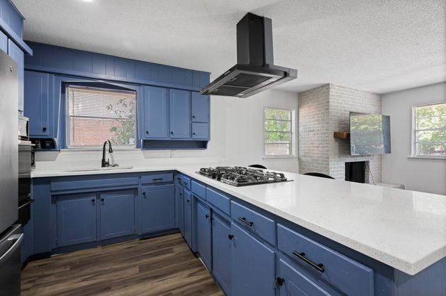 600 Meadowcrest Drive, Crowley, TX 76036