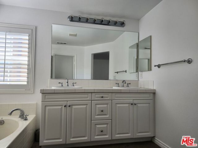 9135 S Cullen Way, Inglewood, CA 90305
