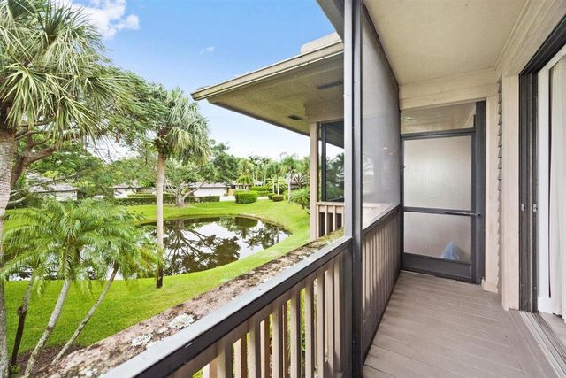 11818 Pebblewood Drive D201, Wellington, FL 33414