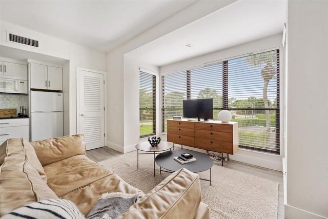11818 Pebblewood Drive D201, Wellington, FL 33414