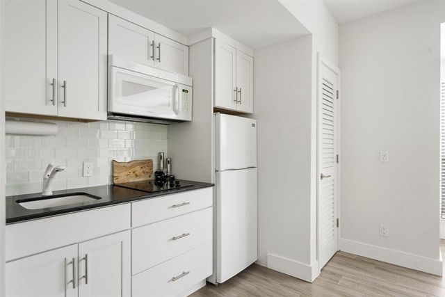 11818 Pebblewood Drive D201, Wellington, FL 33414