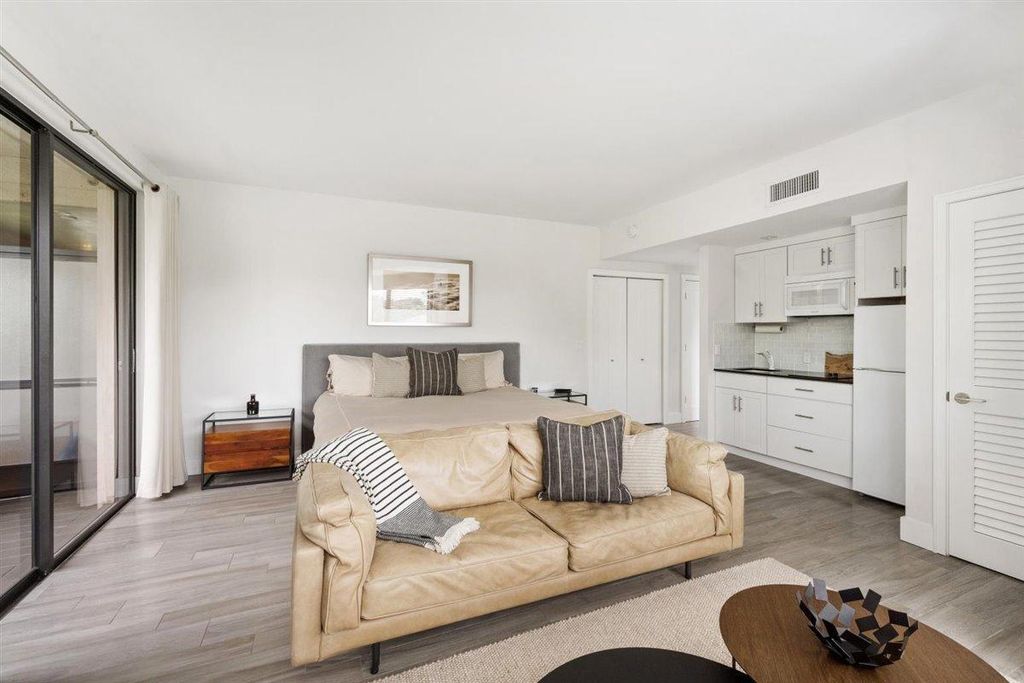 11818 Pebblewood Drive D201, Wellington, FL 33414