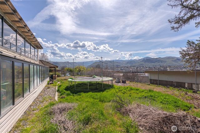 1210 N Ashland Avenue, East Wenatchee, WA 98802