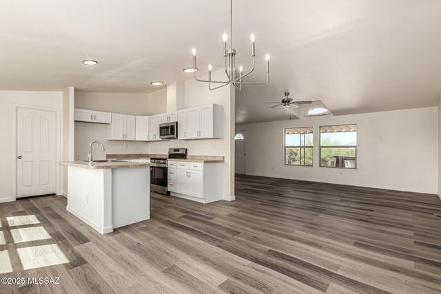 12251 S Wells Fargo Road, Tucson, AZ 85736