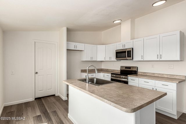 12251 S Wells Fargo Road, Tucson, AZ 85736