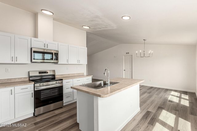 12251 S Wells Fargo Road, Tucson, AZ 85736